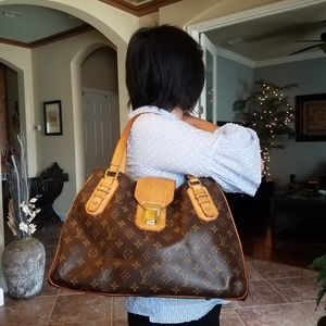 Authentic Louis Vuitton Monogram Griet Shoulder Ha